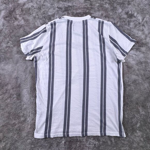 Hollister Men's Vertical Stripe L Logo Tee - Picture 5 of 5